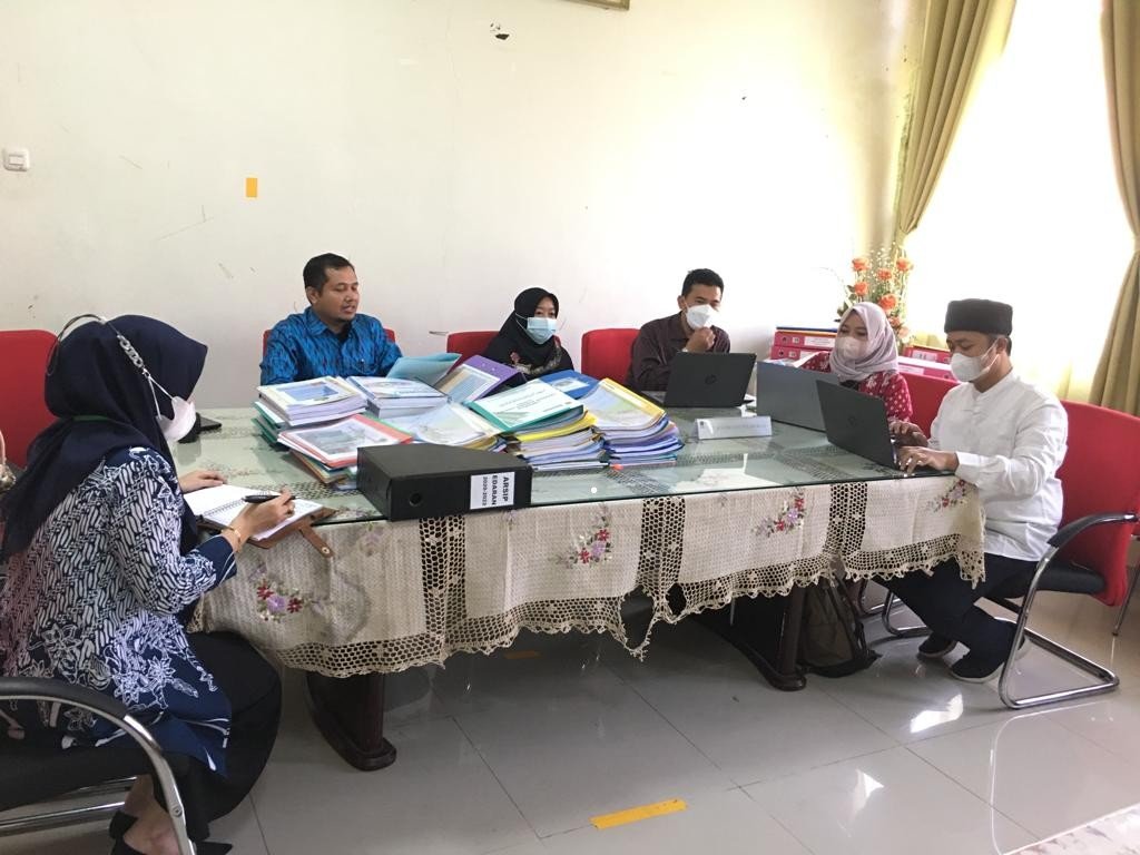Tim Inspektorat Jenderal dari Kementerian Agama RI Melakukan Audit Kinerja Madrasah Unggulan di MTsN 1 Kota Makassar