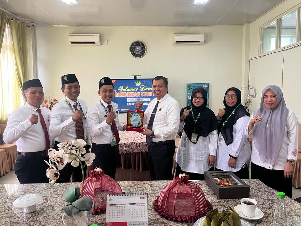 Berbagi Ilmu, MTsN 1 Kota Makassar Terima Kunjungan Studi Tiru MIN 1 Jombang