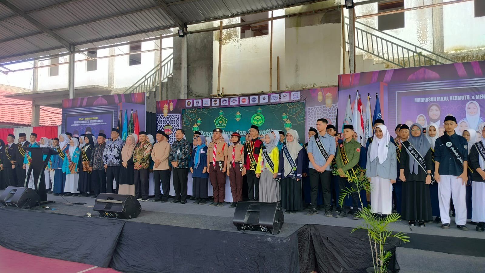 Pengukuhan dan Pelantikan Bersama Pengurus Majelis Perwakilan Kelas (MPK), Organisasi Siswa Intra Madrasah (OSIM) dan Ekstrakurikuler MTsN 1 Kota Makassar Periode 2024 - 2025