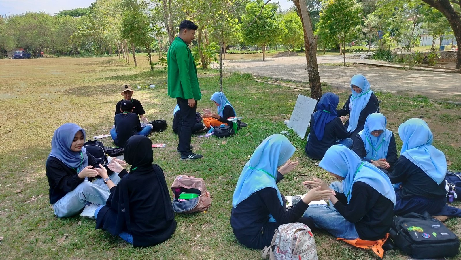 MTsN 1 Kota Makassar Gelar English Fun Day di UIN Alauddin Makassar