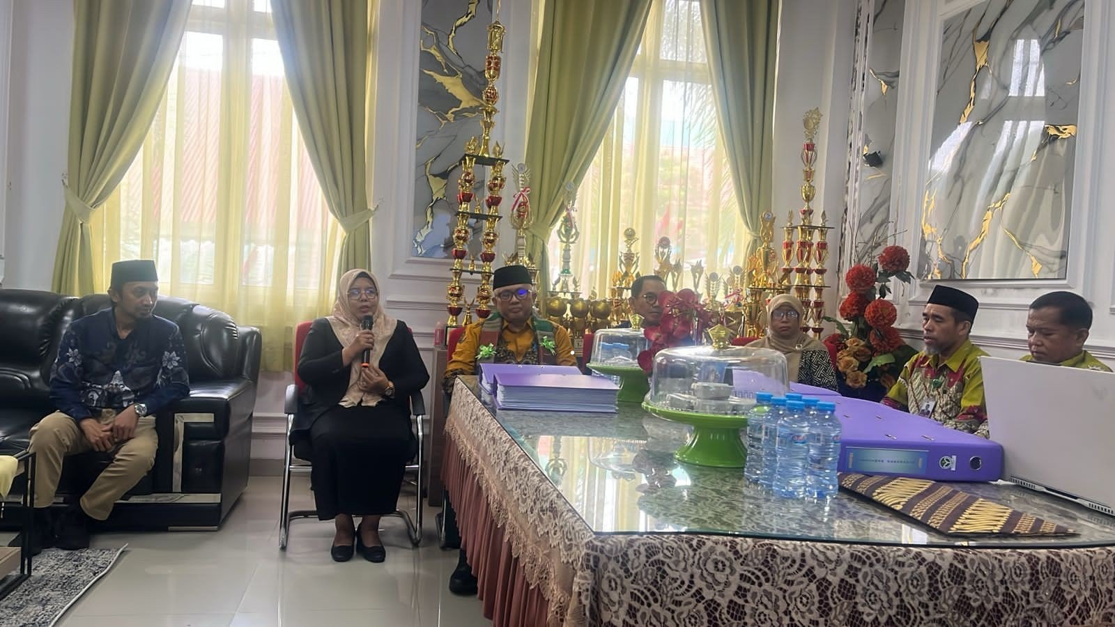 Sekretaris Ditjen Pendidikan Islam dan Tim Penilai ZI Kemenag RI Kunjungi MTsN 1 Kota Makassar