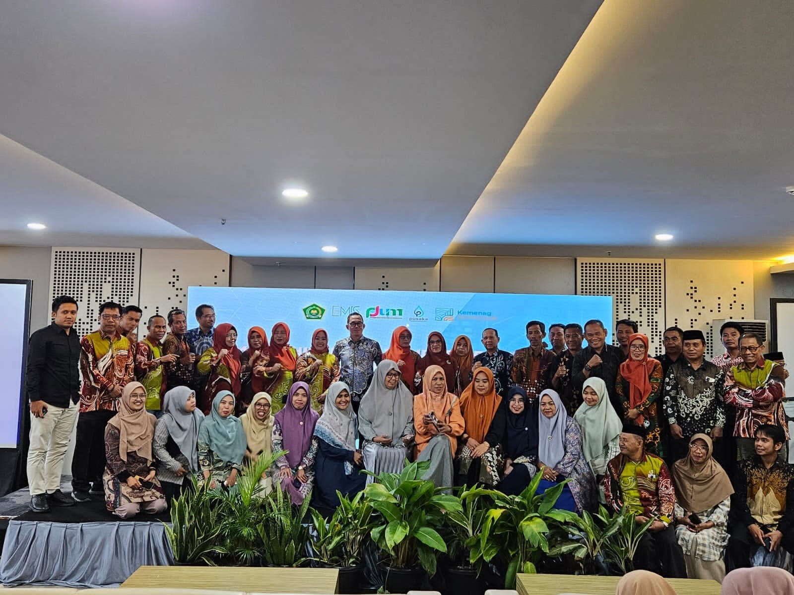 MTsN 1 Kota Makassar Hadir di Kegiatan Pemutakhiran dan Validasi Peserta Ujian Madrasah dan Pelaksanaan TKA Madrasah