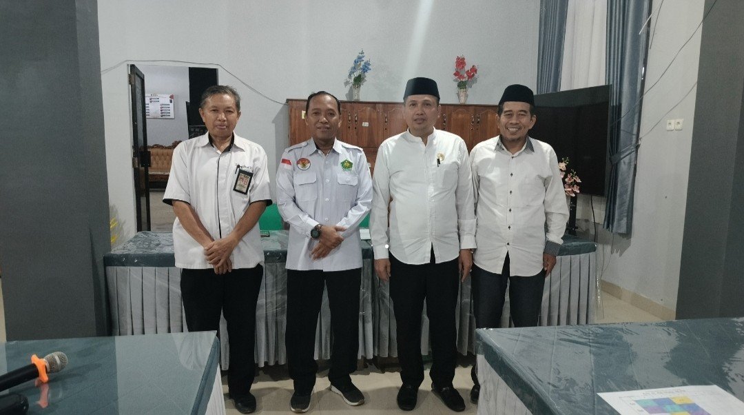 Kakankemenag Briefing Bersama Guru dan Pegawai di MTsN 1 Kota Makassar