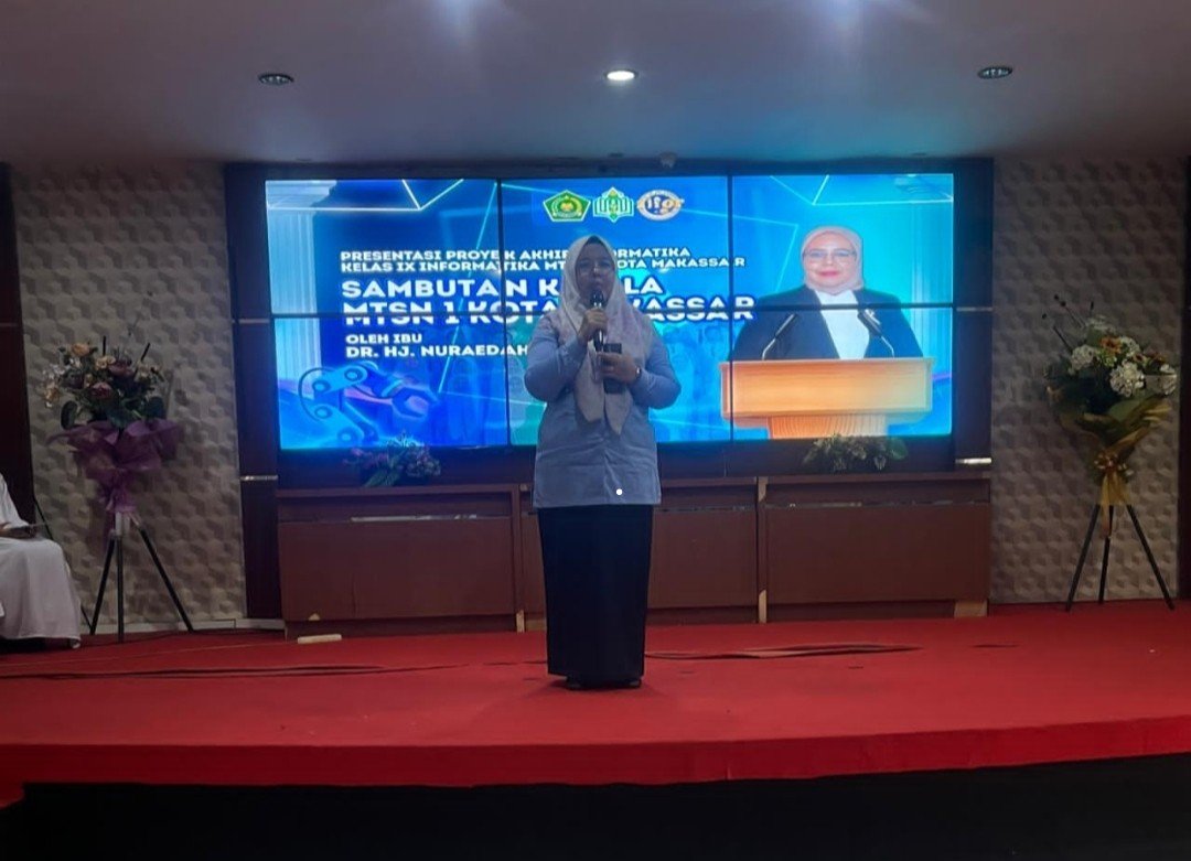 Kelas IX Informatika MTsN 1 Kota Makassar Mewarnai Ramadhan dengan Presentasi Perdana Proyek Akhir Informatika