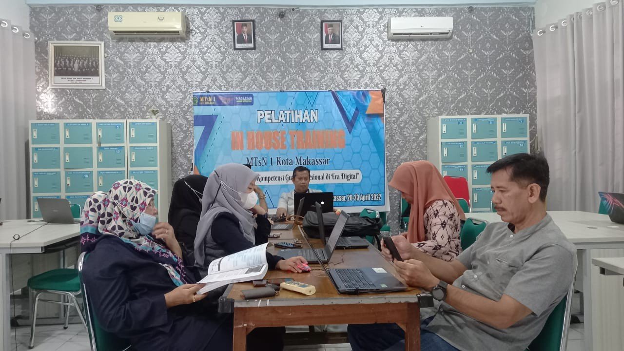 MTsN 1 Kota Makassar Melaksanakan Pelatihan \\\"In House Training\\\" Untuk Beberapa Guru Tim Revolusi Pembelajaran